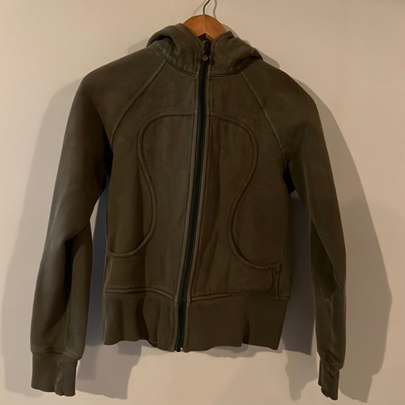 Lululemon Hoodie sz sm *make a bundle offer*multiple items discounted*just ask* - Picture 1 of 2